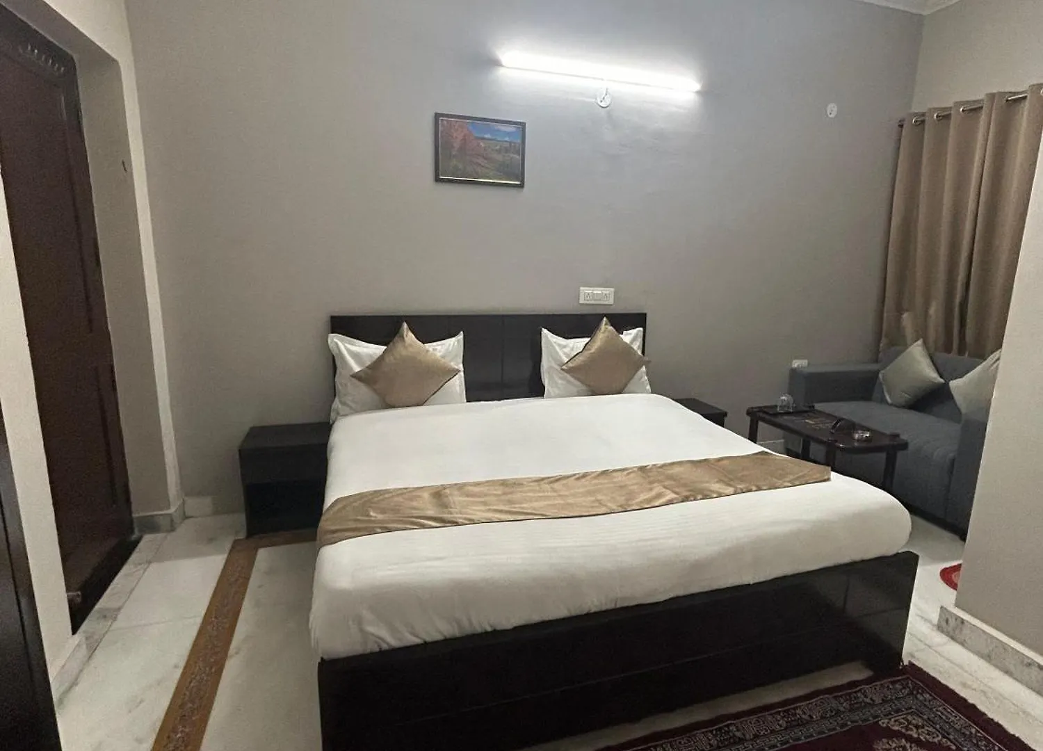 Raj Residency Hotel Gurgaon