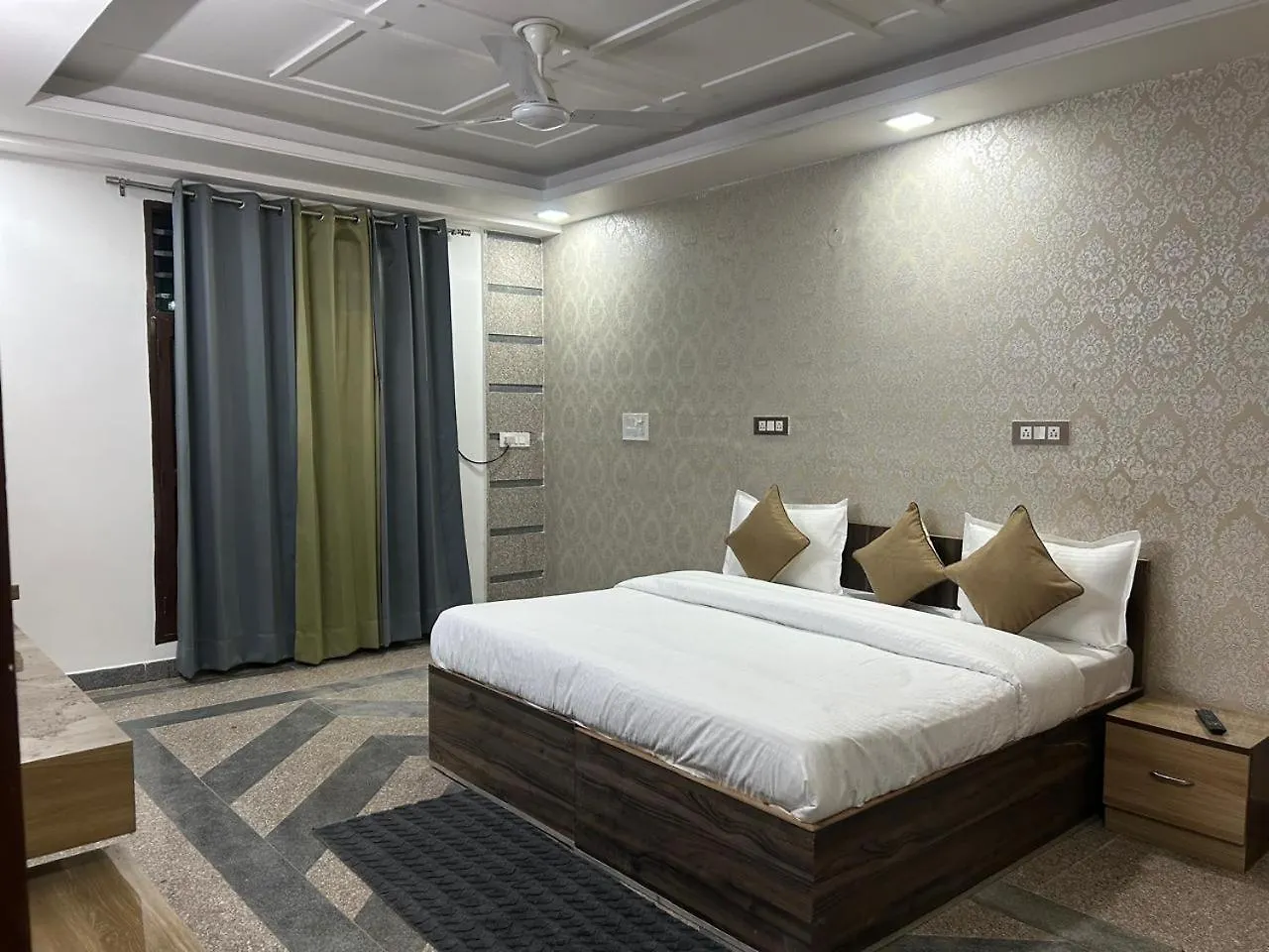 Raj Residency Hotel Gurgaon
