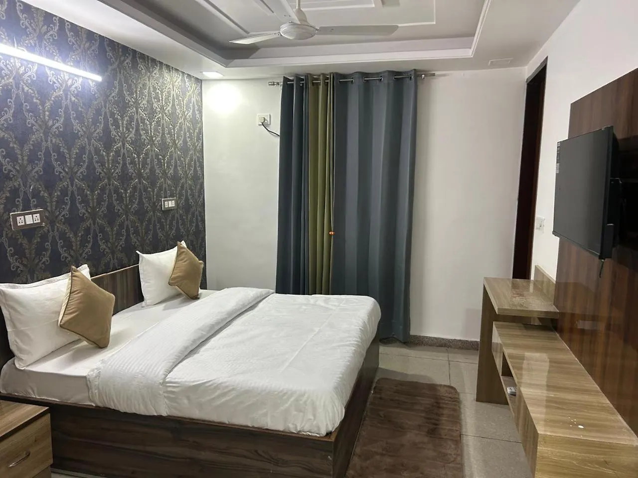 Raj Residency Hotel Gurgaon
